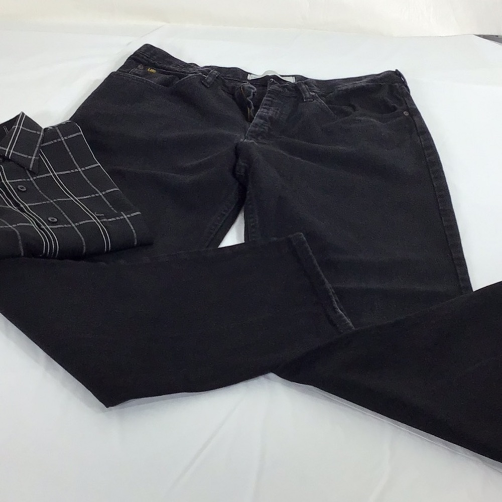 Lee black denim jeans relaxed fit  size 36